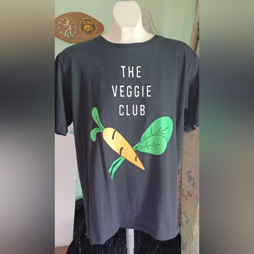 The veggie Club t-shirt by Guineadad size large